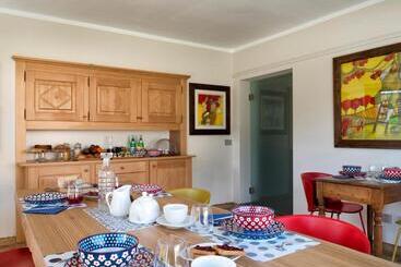 تختخواب و صبحانه Le Petit Lievre