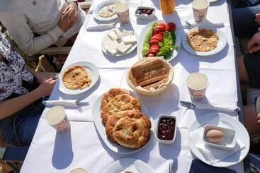 Friends' Guesthouse & Hostel