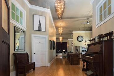 Green Door B&b Brockville