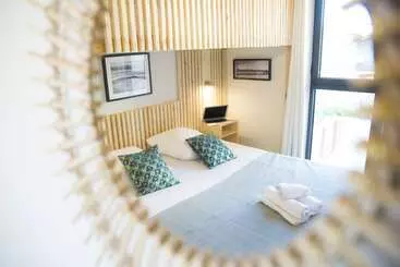 Georges Hostel & Café