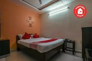 هتل Oyo 13909 Kartikeya Grande