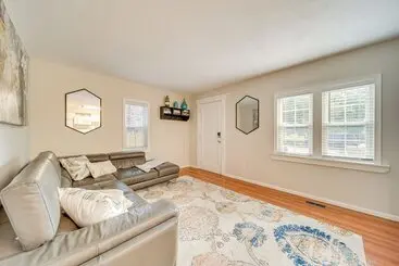 Mökkimajoitus Walk To Parks & Dining! Meridian Home W/ Patio