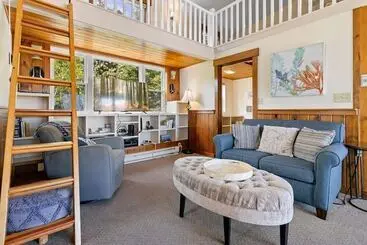 Little White Caps, Quaint Maine Cottage
