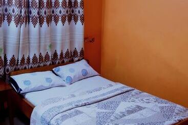 تختخواب و صبحانه Royal Lake View Gardens