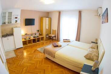 پانسیون Guest House Jasna