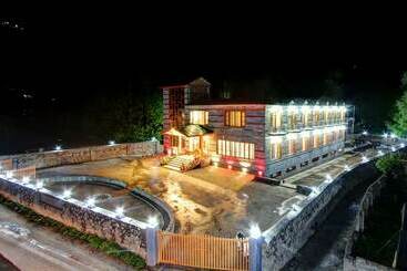 هتل Aamod At Apple Town