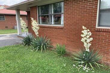 Phillips Historic Motel & Cottages