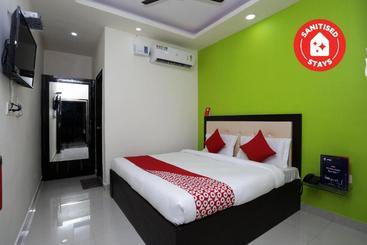Super Hotel O Raj Palace