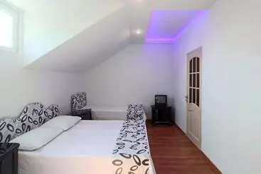 پانسیون Garnim Guest House
