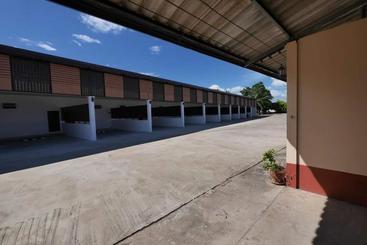 فندق على الطريق Paradise