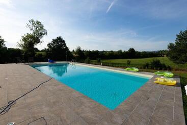 민박 Room&breakfast Villa Angela