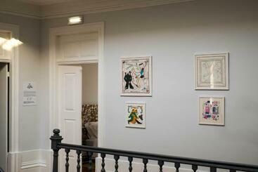 پانسیون Dona Emília Guest House & Studio Apartment Building