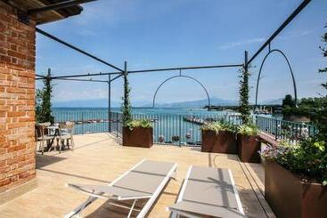 پانسیون Riviera Carducci Rooms