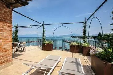 ペンション Riviera Carducci Rooms