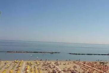 هتل آپارتمان Beach Residence