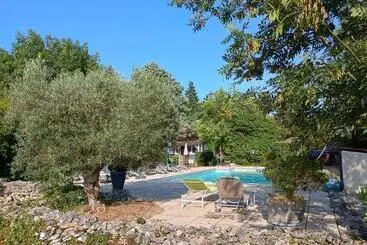 ペンション Domaine De Cadenne
