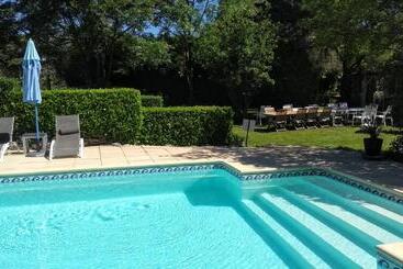 Пансион Domaine De Cadenne