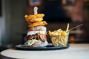 بنسيون The East End Arms