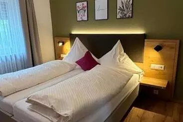 Pension Landgasthaus Zur Linde, Neusatz