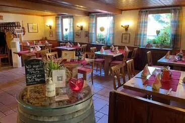 Majatalo Landgasthaus Zur Linde, Neusatz