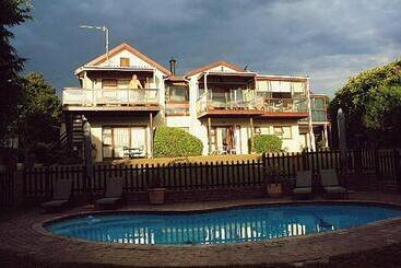 پانسیون Swallows Nest Plett