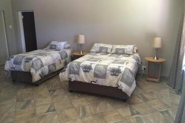 פנסיון Sunset Chalets & Sca