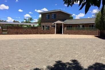 Pensionat Sunset Chalets & Sca