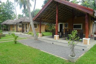 Pensionat Airport Eco Cottage