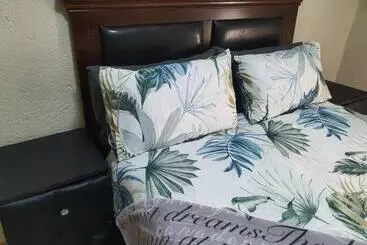 Hotelli @ The Village Lodge