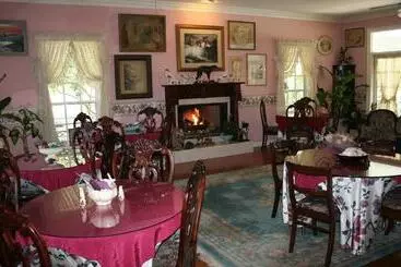 Heron Cay Lakeview Bed & Breakfast