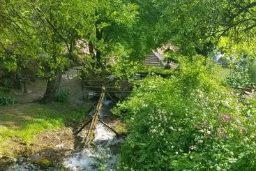 پانسیون Guest House Lisinski Raj