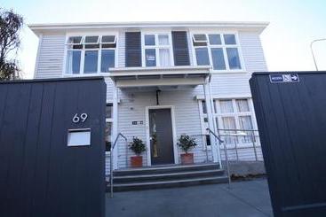 Pensió Kiwi Basecamp Backpackers