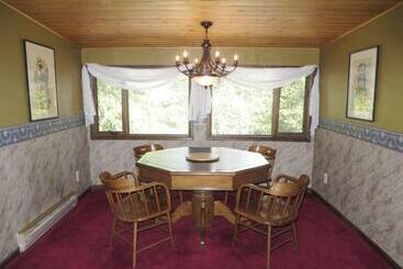 Отель The Historic Rapids Lodge