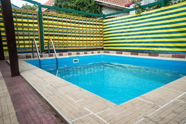 Pensiune гостевой дом дина