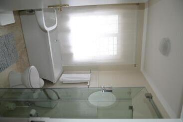 بنسيون The Winelands Guest House