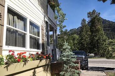 هاستل Abram Inn & Suites