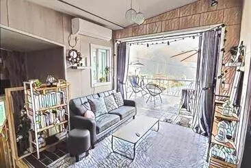 ペンション Us On Earth Guesthouse