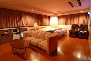 בית מלון כפרי Golf Nirasaki Inter