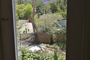 بنسيون Fiore Guest Accommodation