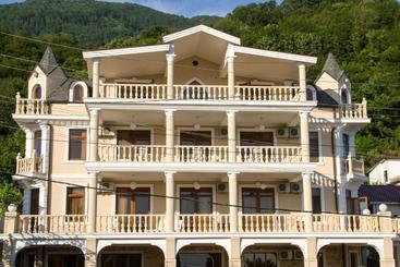 پانسیون San Arda