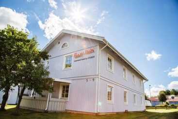 Easy Livin  Apartment