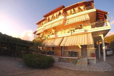 هتل آپارتمان Rexhos Studios