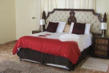 پانسیون Crown Inn Guest House