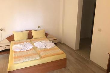 پانسیون Family Hotel Friends