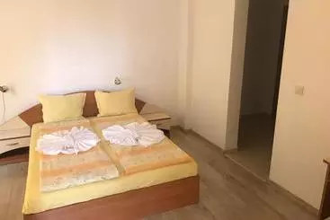 پانسیون Family Hotel Friends