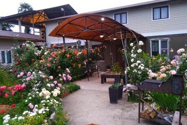 Pensión Roza Guest House