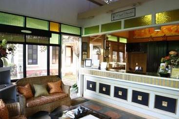 הוסטל Purple Fountain Inn