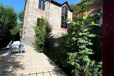 هتل آپارتمان Villadzor Apart