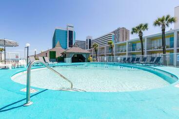 هتل Waikiki Village Retro