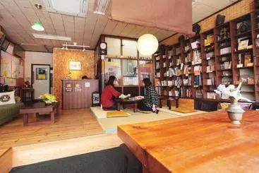 پانسیون Nara Ugaya Guesthouse
